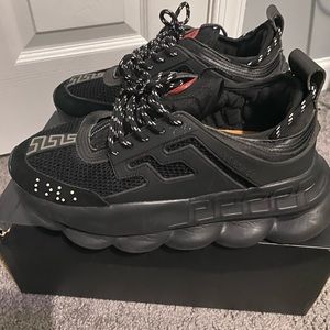 Versace chain reactions